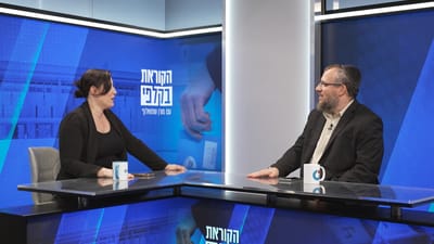 הקוראת בקלפי
