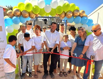 יוסי דגן בפתיחת התיכון החדש