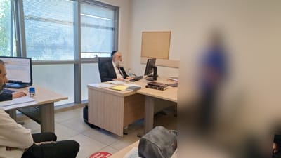 שלוש נשים שהיו בקשר עם מוסלמים שבו ליהדות