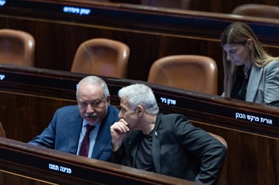 ליברמן עוקץ את לפיד: "הביא הישג ומאז אנחנו אוכלים חצץ"

