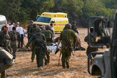 פינוי הפצועים מזירת האסון בטיול