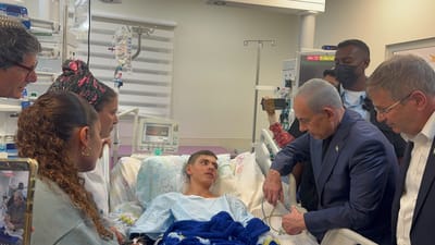 נתניהו מבקר את הפצוע בבית החולים