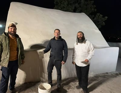 משקמים את קבר אלעזר הכהן בעוורתא