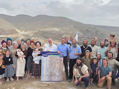 משפחות חלוציות בוגרי ישיבת ההסדר רמת גן בראשות הרב יהושע שפירא עלו ליישב את הישוב החדש בגבע שומרון
