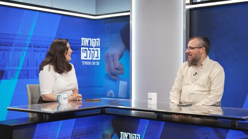 הקוראת בקלפי