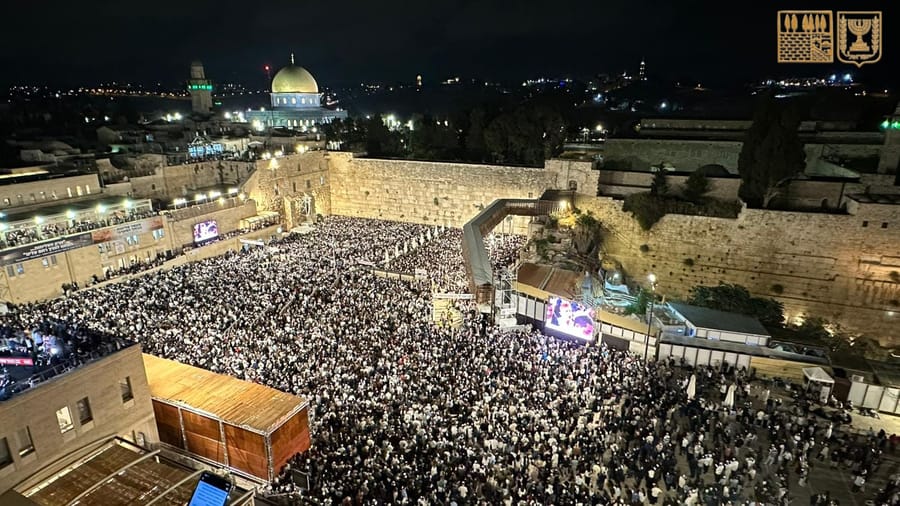 רחבת הכותל המלאה בימי הסליחות 