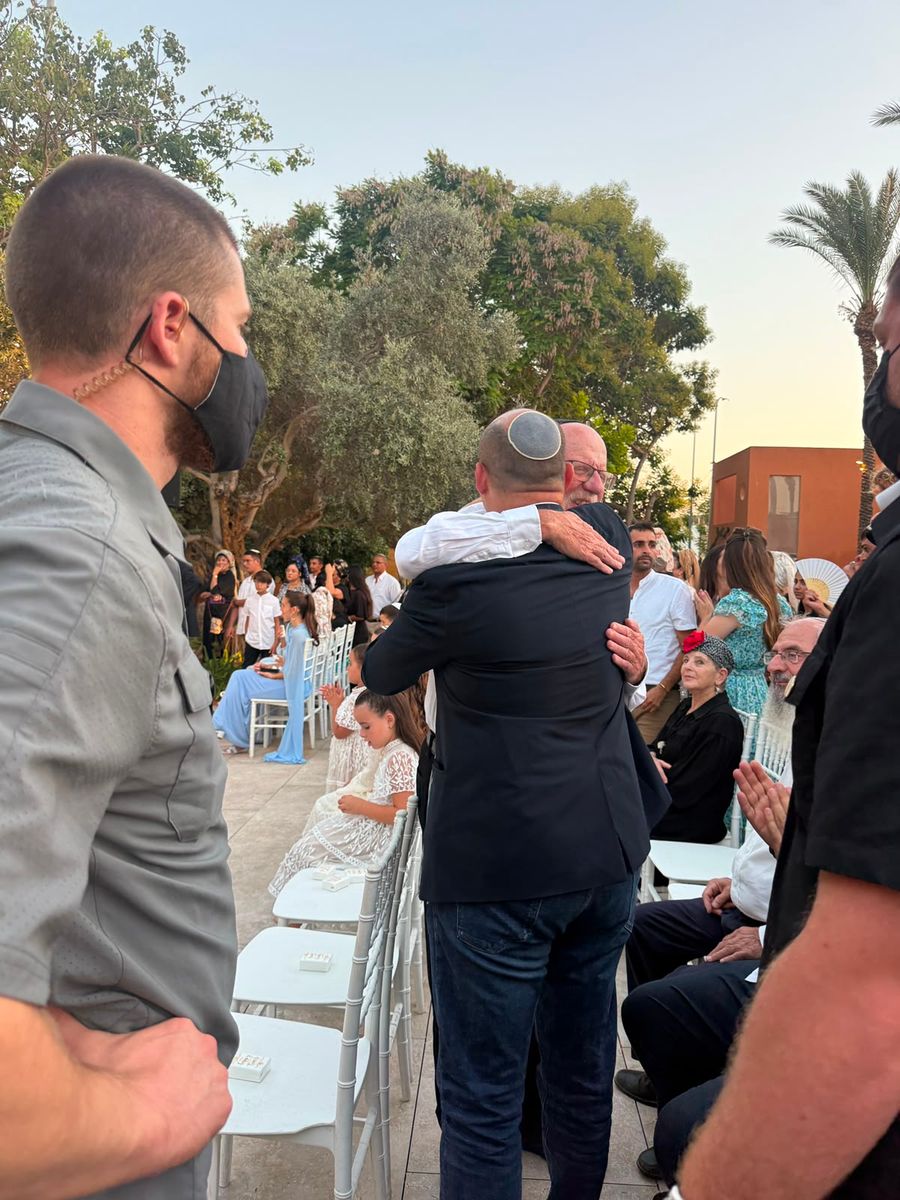 חיבוק הרב לבנט