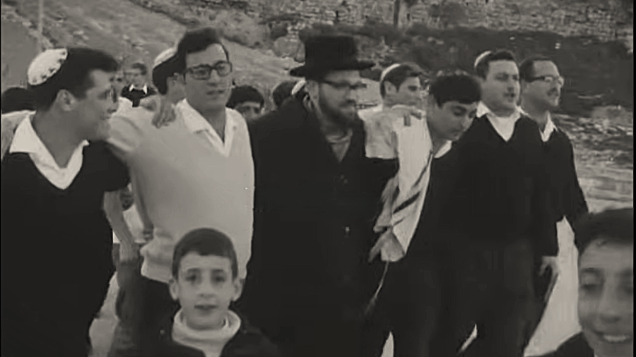 הירידה המסורתית לכותל 1969