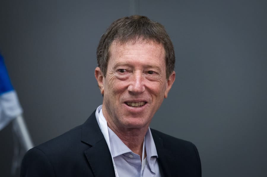 לדחות את ההפרשות לפנסיה. שמחון
