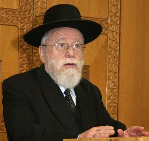 הרב ליאור: יש מצבים שבהם מותר לפנות קברים