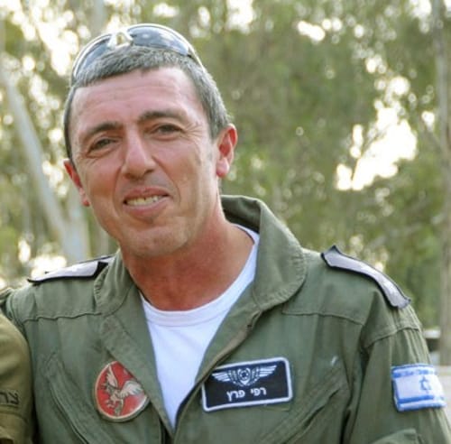 בכיר בצה"ל: לרבצ"ר חלק בקביעה כי חיילים ישמעו שירת נשים