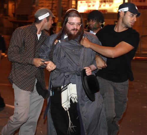 צעירים בי-ם: החרדים שורפים פחים? שישלמו על הנזק