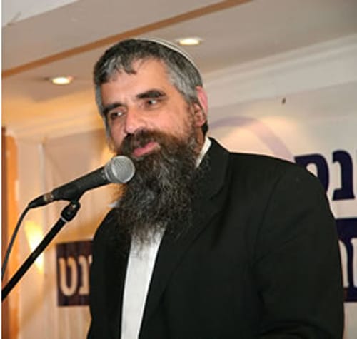 הרב שרלו: יש לארח מסתננים בהתנחלויות
