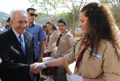 מכון פוע"ה מדריך: כיצד יימנע הגבר מלחיצת יד של אשה?