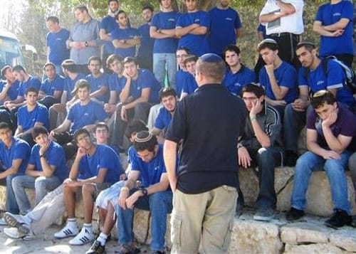 שמיניסטים דנו על "גיל ההתברות" בישיבת שעלבים