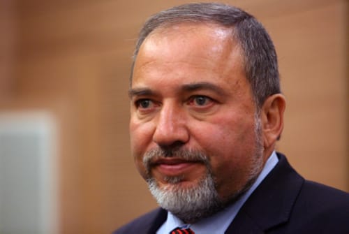מתקפת סמסים על מספרו האישי של ליברמן