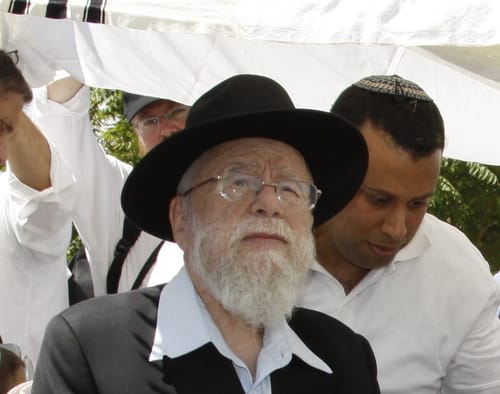 לאחר שלוש שעות וחקירה שוחרר הרב דב ליאור מהמעצר
