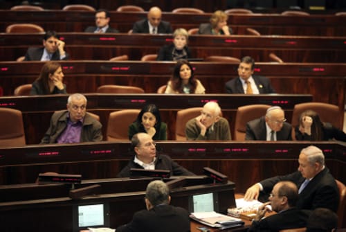 שיעור קטן במניפולציה פוליטית – איך עובדת השיטה?