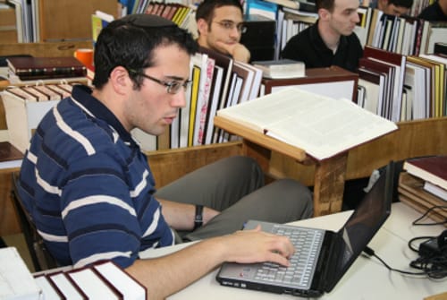 דעה: הישיבות צריכות להשתמש בעולם הדיגיטלי