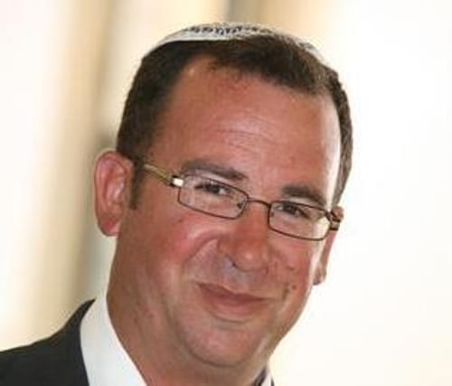 מטאטא הרחובות הירושלמי שעוסק בהחייאת מתים