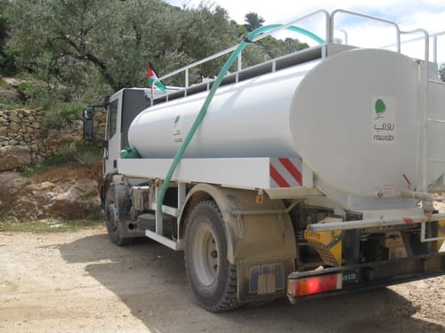 על חם: מיכלית פלסטינית גונבת מים משמורת טבע