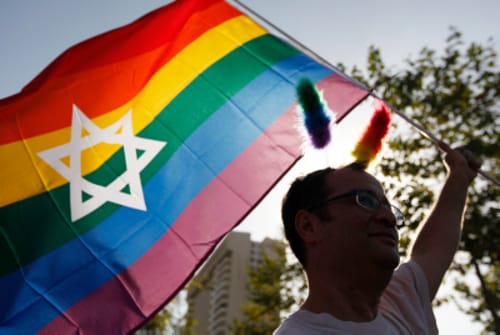 חברי המועצה יצאו להתפלל, העיריה אישרה תקציב ל"גאים"