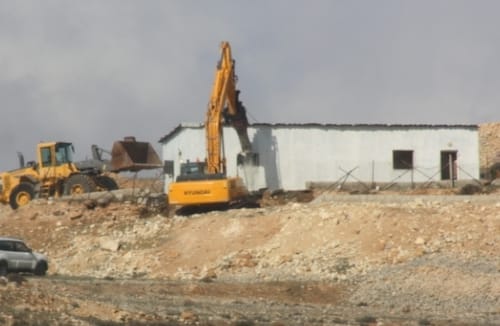 המנהל האזרחי הרס כפר ערבי שסיכן את נוסעי כביש בגין