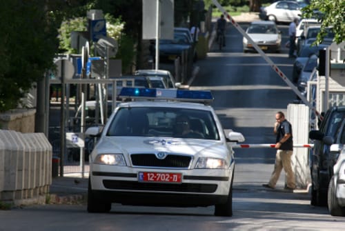 "חקירת רבנים במגרש חניה נועדה לצרכי איום בלבד"