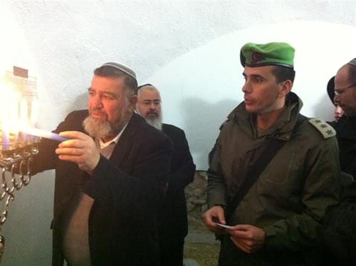 סולחה: ראשי ההתיישבות הדליקו נרות עם מח"ט אפרים