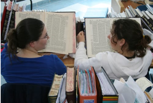 הדף היומי עם רות קלגרון: אסתר ניצחה גם את הסנהדרין