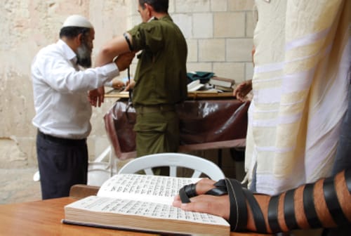 עם ישראל מתחזק: יותר אנשים בישראל שומרים מצוות