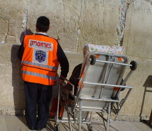 המשאלה של החולה הסופני: להתפלל בכותל המערבי