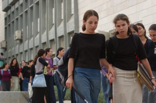 אבות לבנות מצווה: למה אנחנו לא יכולים להשתתף באירוע?