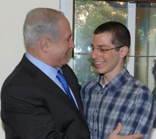 חג חירות ראשון: ראש הממשלה נפגש עם גלעד שליט