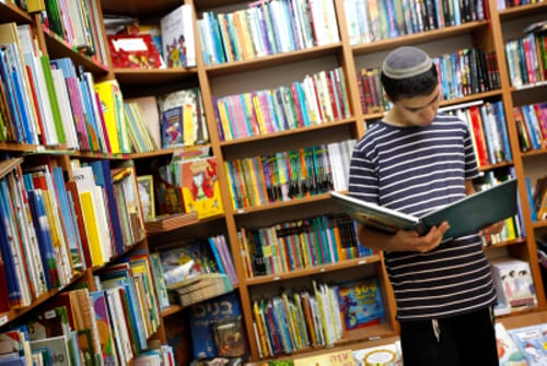 שבוע הספר: אל תקנו ספרי יהדות מסופרים בשקל