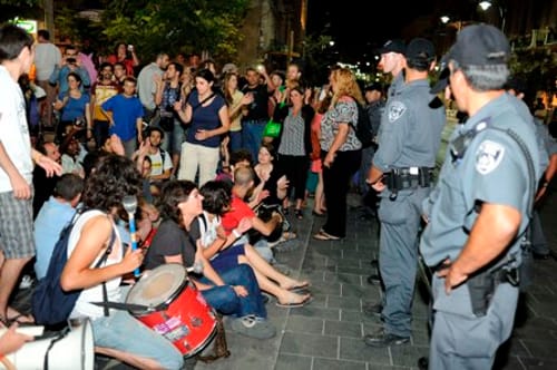 סכנה: אנרכיה מימין ומשמאל