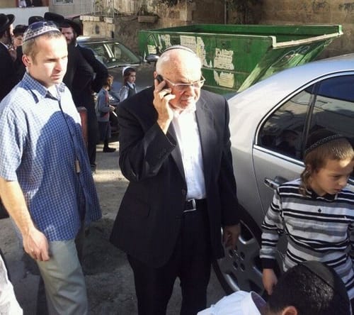 נאמן ניחם את משפחת הרב אלישיב וגלגלי רכבו נוקבו