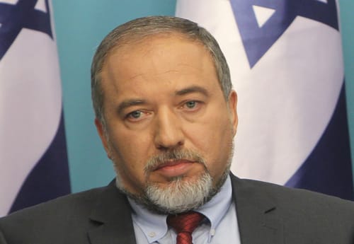 החילונים בבית היהודי: ליברמן עשה קומבינה עם החרדים