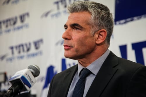 לפיד: לא אשב עם חרדים. בנט: לא אכנס בלי לפיד
