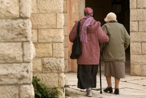פרשת קדושים: לסייע לזקנים אבל לא רק מתוך רגשי רחמים