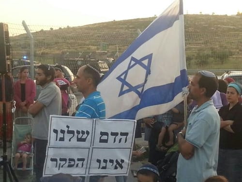 עשרות מתיישבים מפגינים בדרישה להלחם בטרור