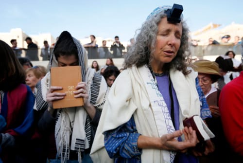 נשים דתיות וחרדיות מכינות הפתעה ל'נשות הכותל'