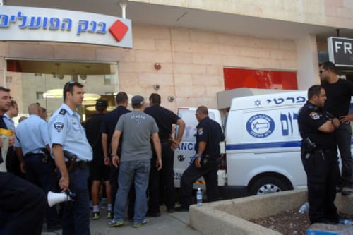 מי אשם בטבח בבנק בבאר שבע? זה שלחץ על ההדק