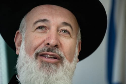 מקורבי הרב מצגר: "רודפים אותו ולא בפעם הראשונה"