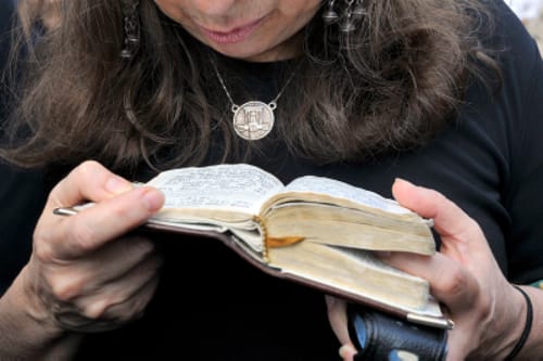 הרב אבינר על התפילה בשעה התשיעית? המצאה חדשה