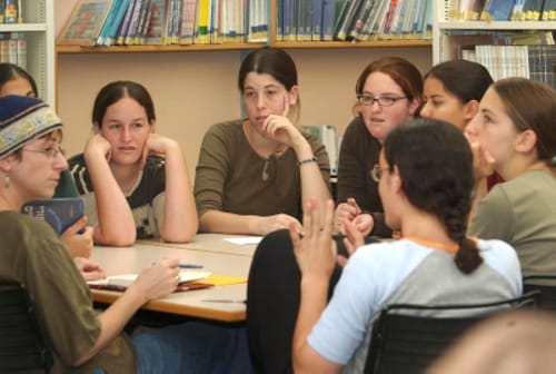 ראשי מוסדות החינוך הדתי מאיימים: נפטר מאות מורים
