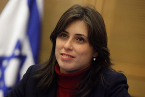 חוטובלי: לאסור את השימוש בסלולר על נהגים צעירים