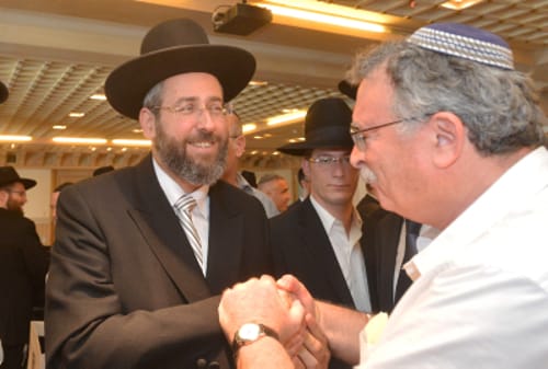 לא רק הרב טאו: העסקנים הדתיים שסייעו לרב לאו