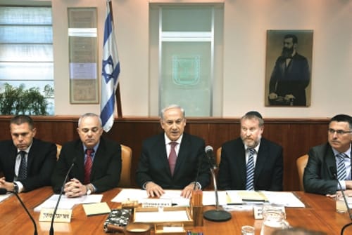הממשלה אישרה: שחרור רוצחים בתמורה לכלום; פירון תמך שרי הבית היהודי התנגדו