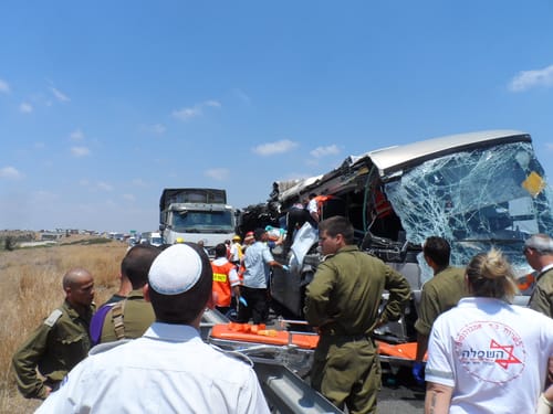 תאונה קשה: עשרות נפגעים בתאונה בכביש 6